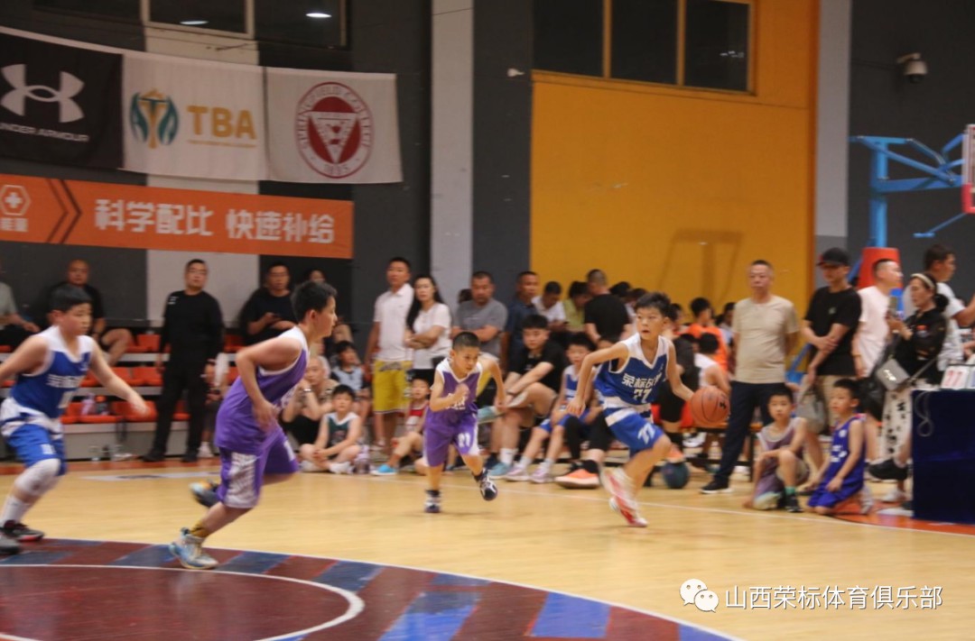 老年人如何安全地进行篮球接球训练?_2